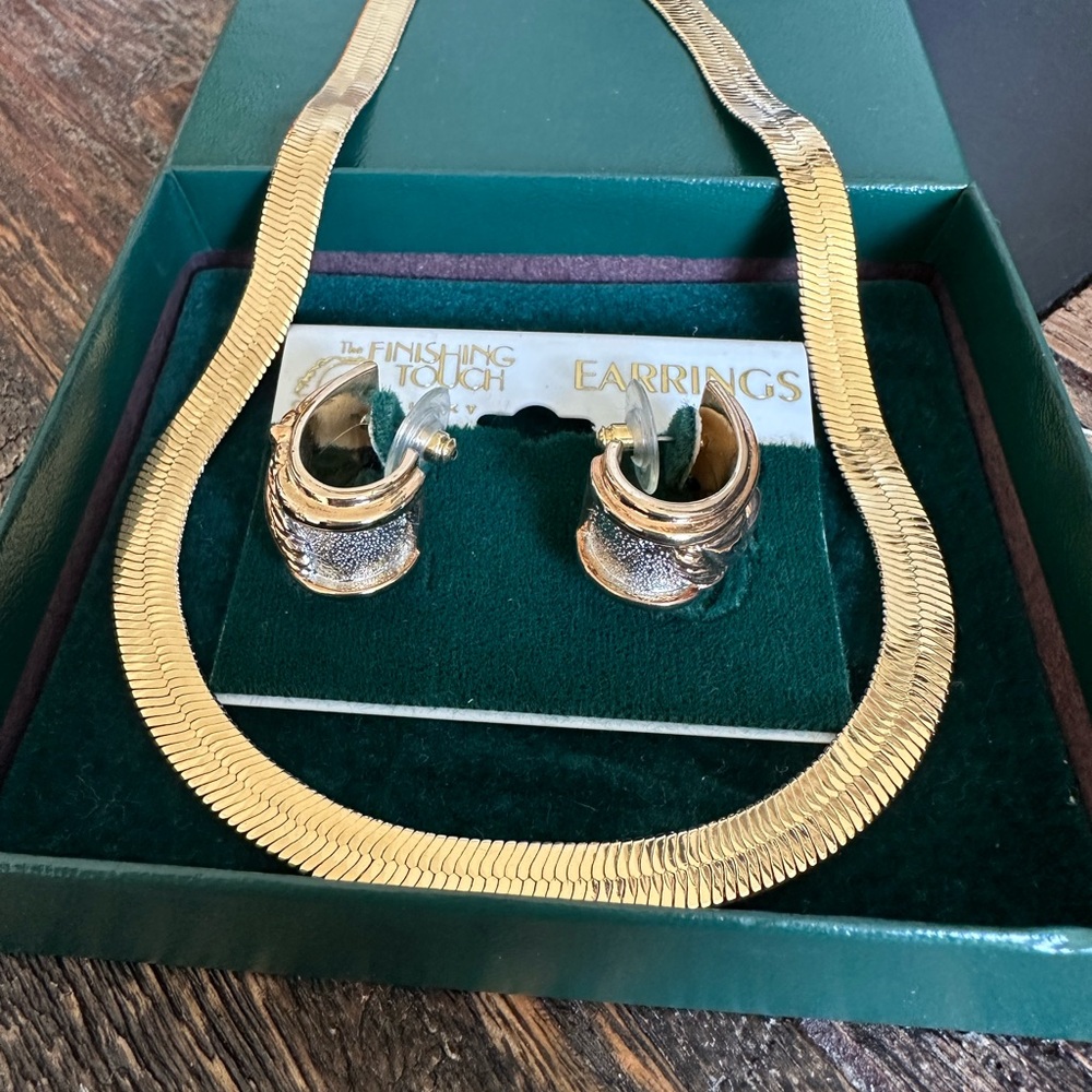 Kentucky Derby Time! Elegant Gold Plated Jewelry Set from Kentucky Horse Farm